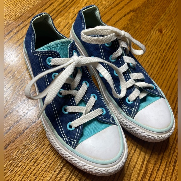 Girls Lowtop Converse Size 13 Teal/Navy - Picture 1 of 1